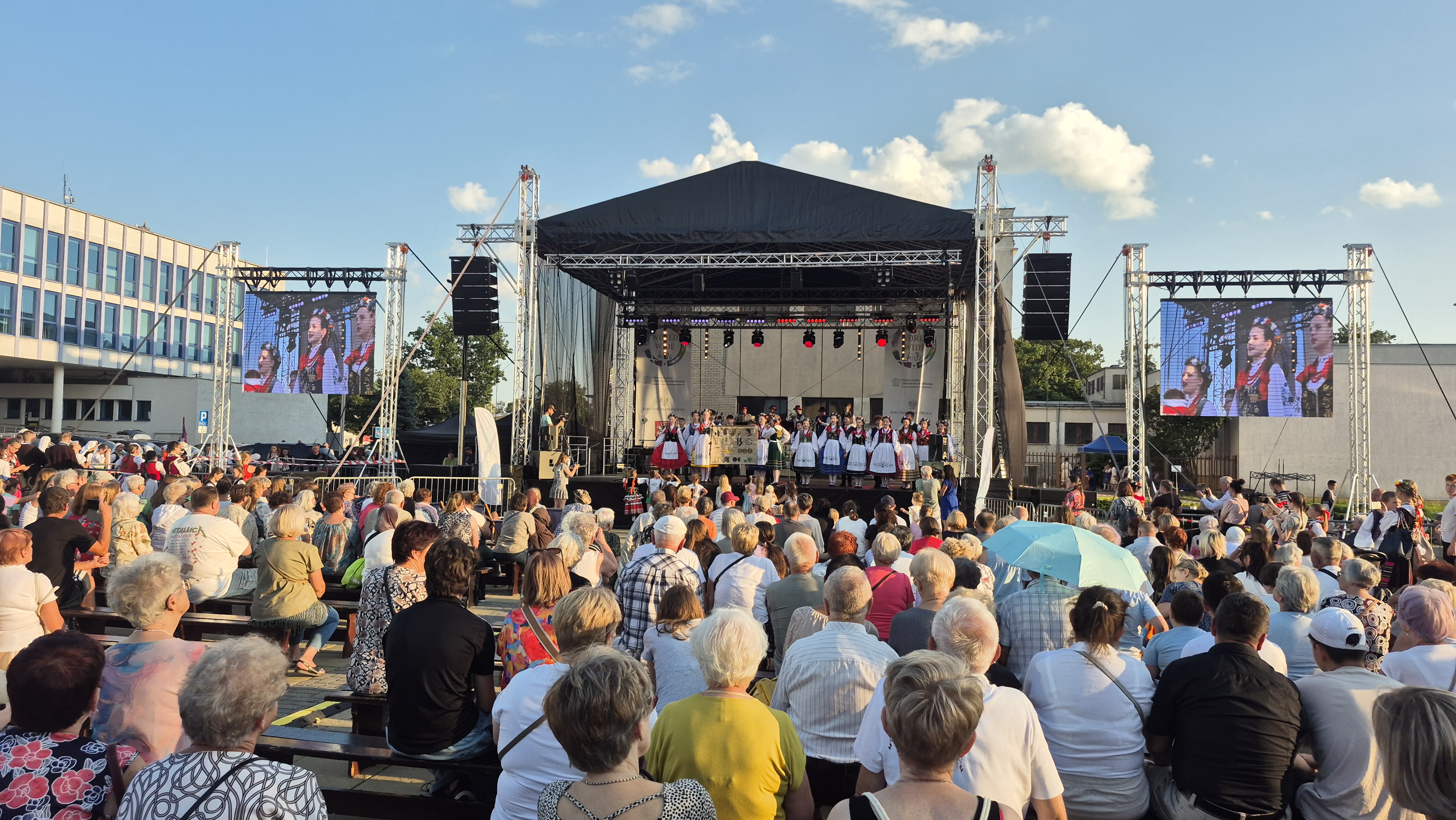 Koncert plenerowy - scena i nagłośnienie JTE